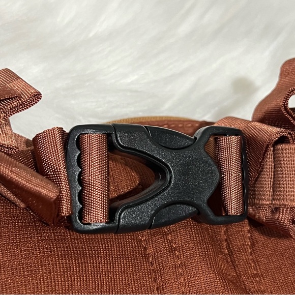 New with Tag Patagonia multi color hip waist Fanny Pack - Picture 4 of 5